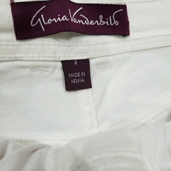 Gloria Vanderbilt - Picture 1 of 8